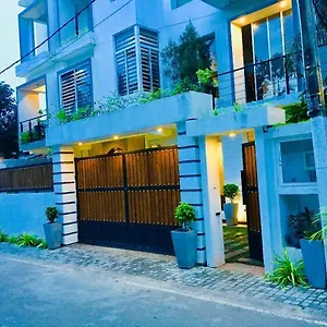 3* Motel 8+