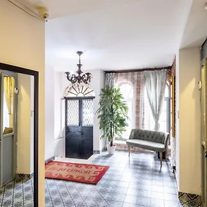 https://the-red-tent-suite-88.istanbul-turkeyhotels.com